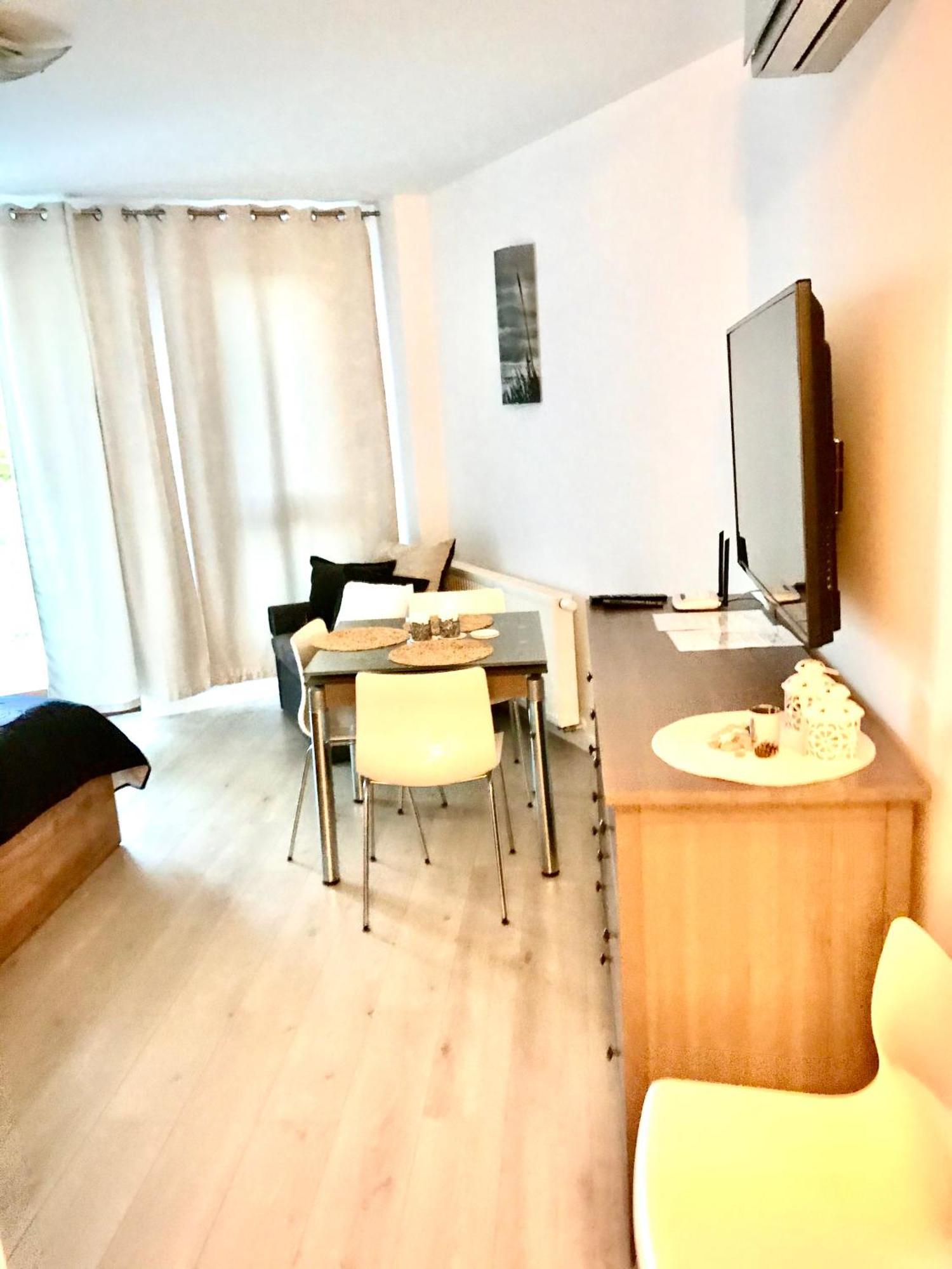 Władysławowo Apartamenty Gwiazda Baltyku 2Min Plaza, Parking מראה חיצוני תמונה